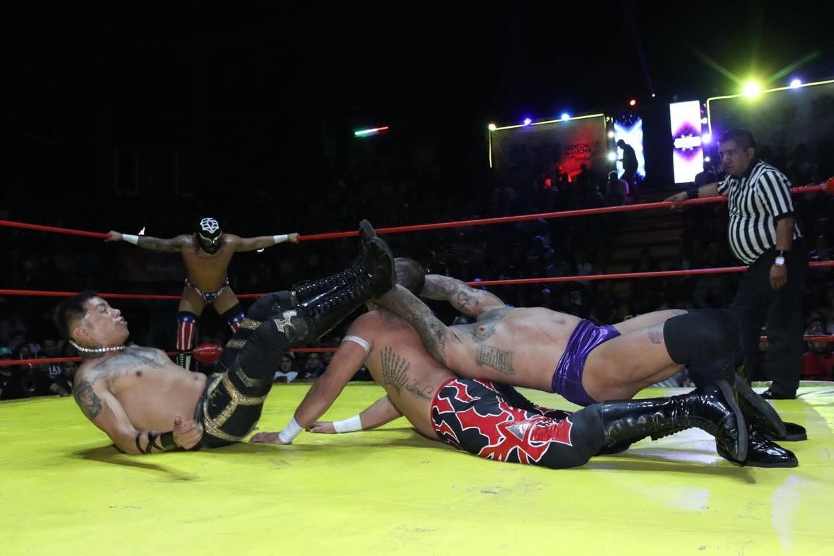 LaTijeraLucha's tweet image. En una sensacional lucha de rudos contra rudos en la #ArenaNeza, el #KlanMalandro impone condiciones ante los #IntelectosMonaguillos de gran manera #Argenis, #DrKaronteJr y TonyCirioJr dan cuenta de CerebroNegro, CerebroNegroJr y Tiago en una lucha que estuvo de “toma y daca” ...