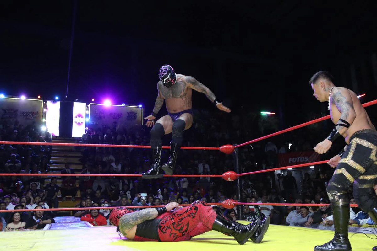LaTijeraLucha's tweet image. En una sensacional lucha de rudos contra rudos en la #ArenaNeza, el #KlanMalandro impone condiciones ante los #IntelectosMonaguillos de gran manera #Argenis, #DrKaronteJr y TonyCirioJr dan cuenta de CerebroNegro, CerebroNegroJr y Tiago en una lucha que estuvo de “toma y daca” ...