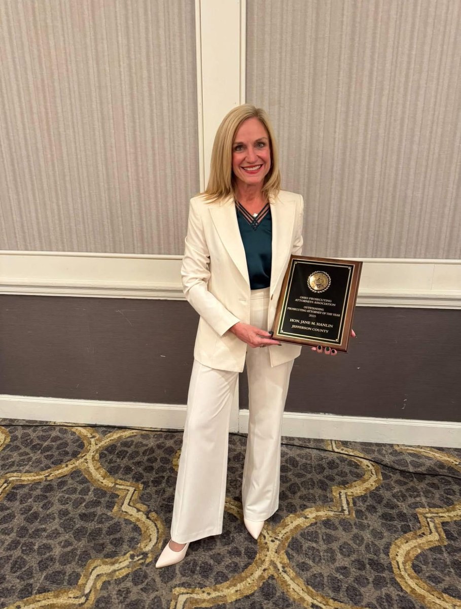 JaneHanlin's tweet image. Being honored by @OHProsecutors as Outstanding Prosecuting Attorney of the Year is both humbling and thrilling. Thank you so much to my brilliant team that makes me better every day, to my husband for always having my back and to my family who taught me everything I know 💙