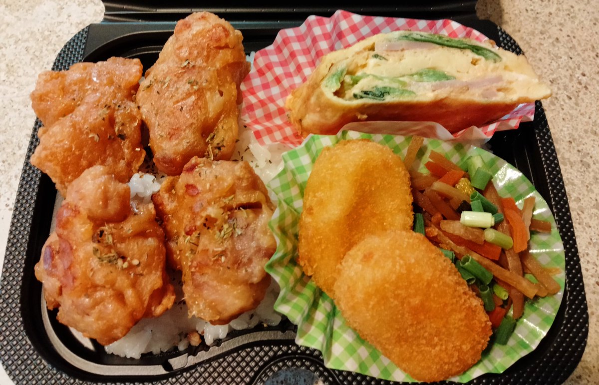 🥢今日のお弁当

今日は唐揚げです❢

#お弁当記録 
#お昼ご飯