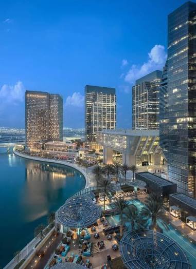 في #ابوظبي أصبحت هناك جزيرة للثقافة والفنون وجزيرة للترفيه والمرح وجزيرة للمال والأعمال 
وجزر أخرى للمشاريع العقارية 
وستكون هناك جزيرة للتقنية والذكاء الاصطناعي وجزر أخرى متخصصه ولها هويتها الخاصه 
وستصبح أبوظبي الجديدة #فينيسيا عملاقة من الجزر الجميلة المتخصصة النابضه بالحياه🇦🇪