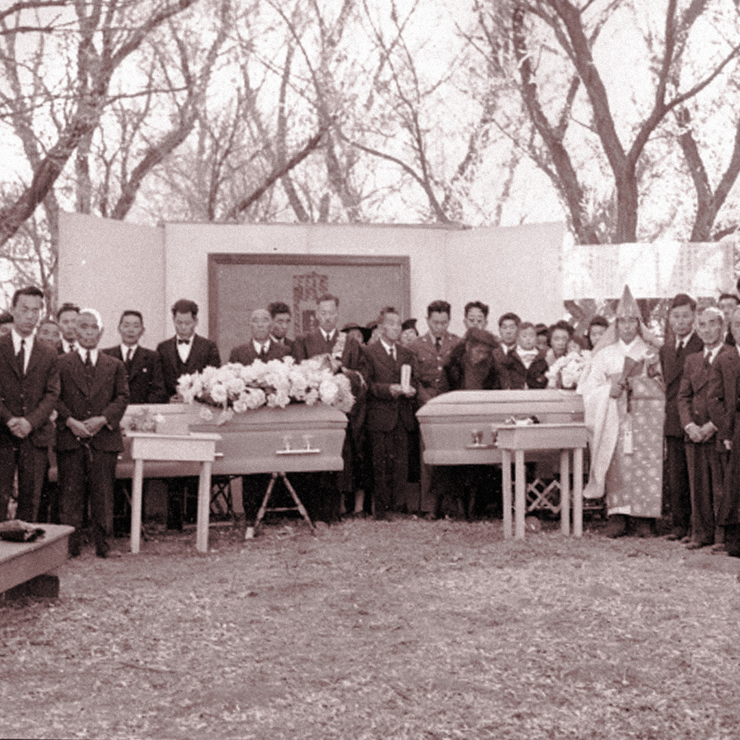 QAmericans442's tweet image. OTD in 1942: The Manzanar Riot.
Rumors of informants, rising resentment, and the arrest of a beloved kitchen worker pushed the camp past its breaking point.
Military police opened fire. Two men died.

quietamericans.com/manzanar-riot

#Manzanar #AAPIHistory #QuietAmericans