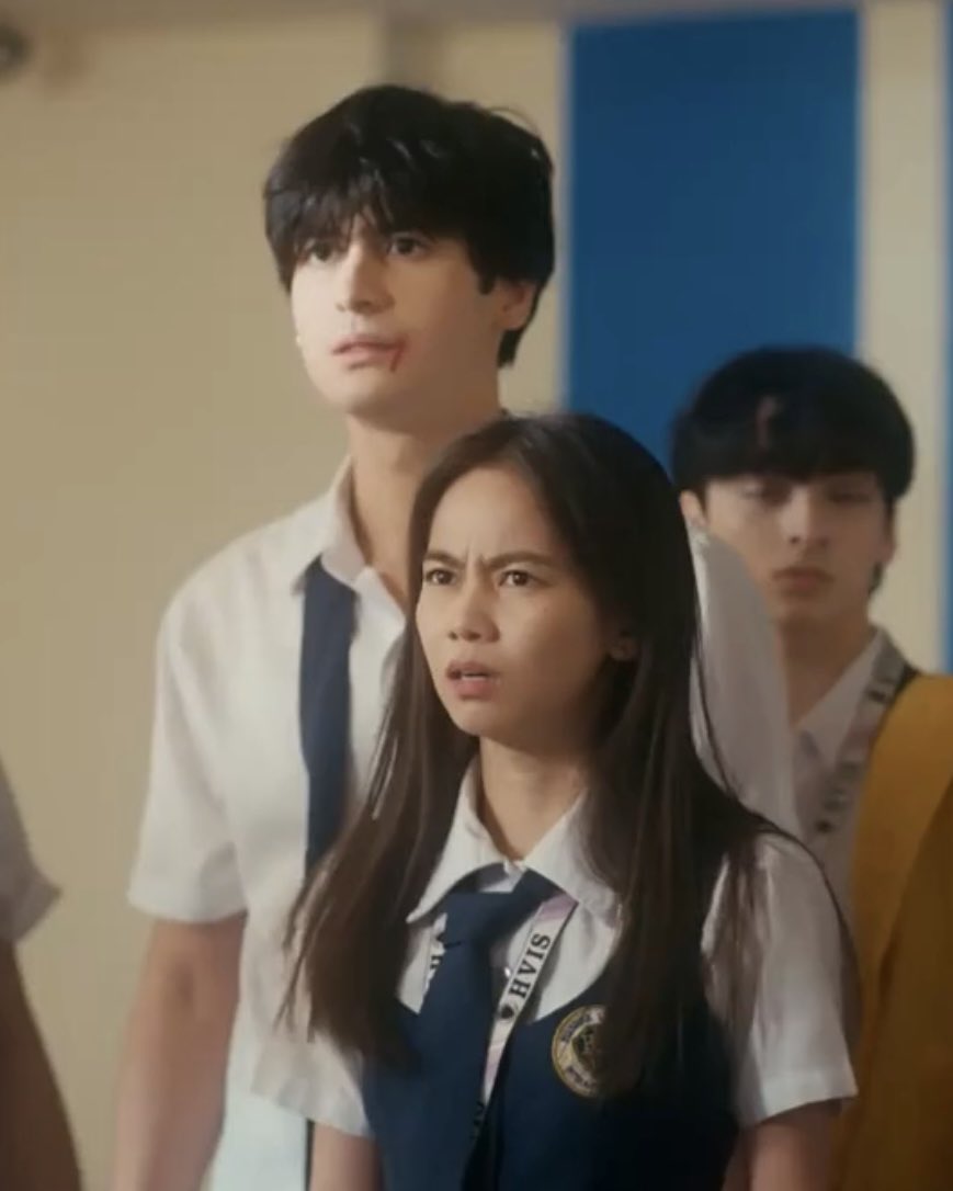 supremo &amp; his                        hari ng ulupong 
secretary                                  &amp; his mutya