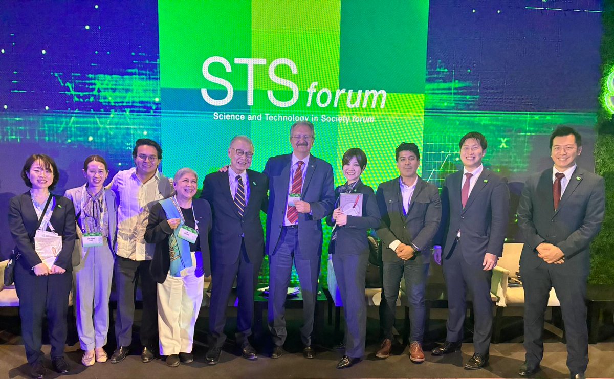 STS forum tweet media