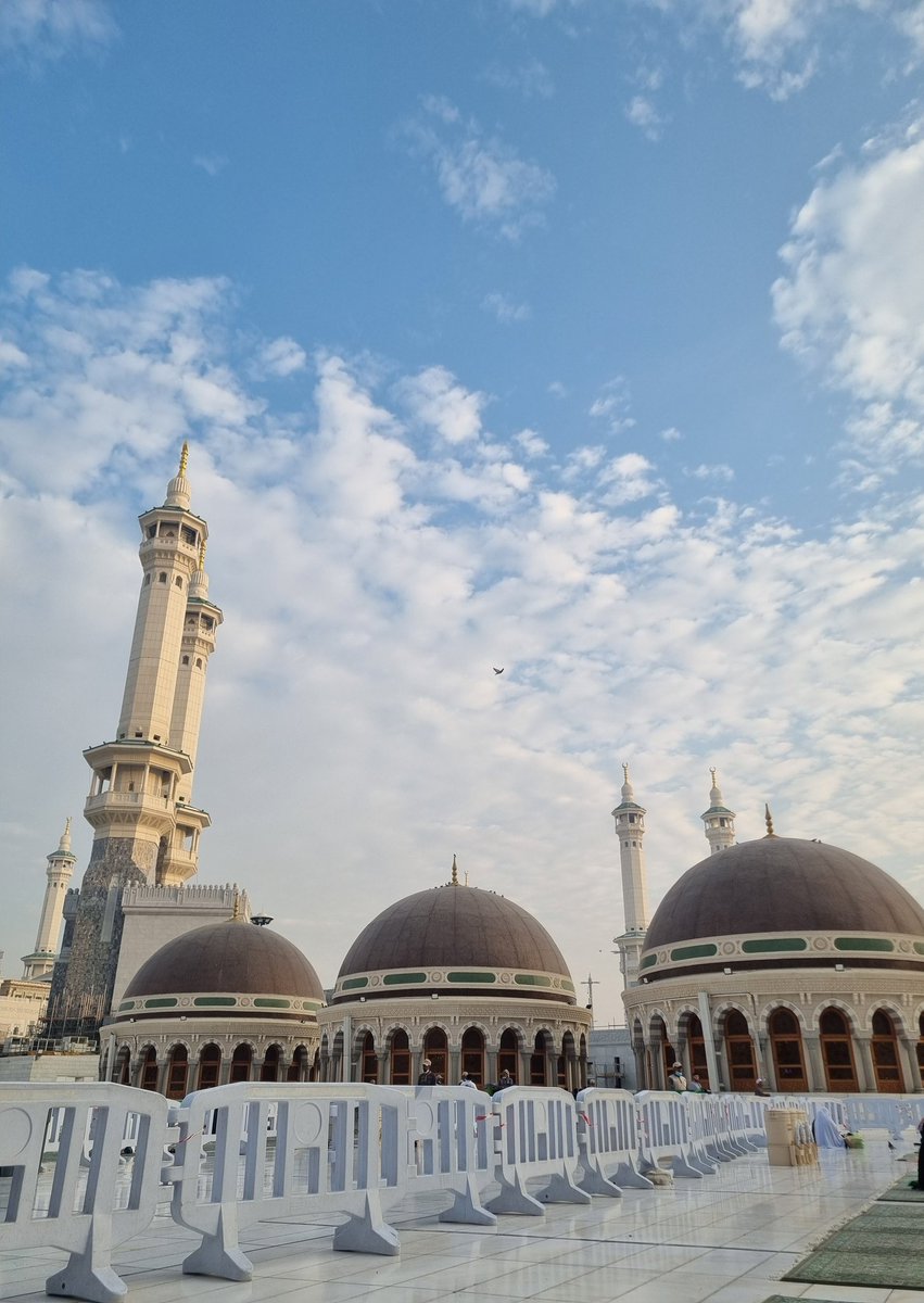 Gawaher2002's tweet photo. -اللهم صلّ وسلّم وبارك على الحبيب محمّد وعلى آله وصحبه وسلّم ..💖 https://t.co/2y07bN7nya