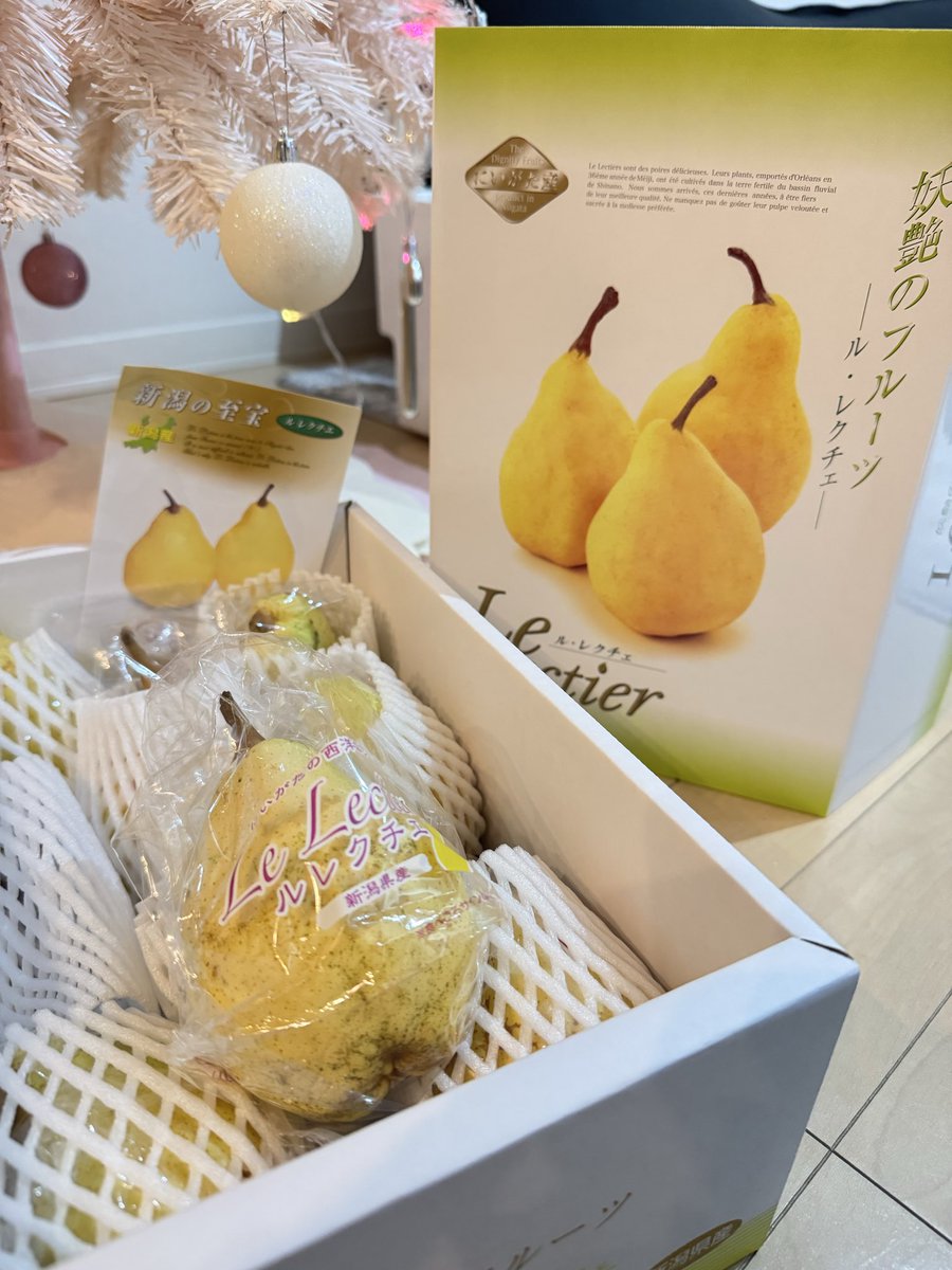 misotabi's tweet photo. ヤッタやったー🙌🏻
新潟の宝石　ル・レクチェが届きました😍
もう数日置いたら食べ頃になりそう！
楽しみー😊
ありがとうございます❣️
@tetan6201 

#高清農園
#ル・レクチェ https://t.co/m5f503totl