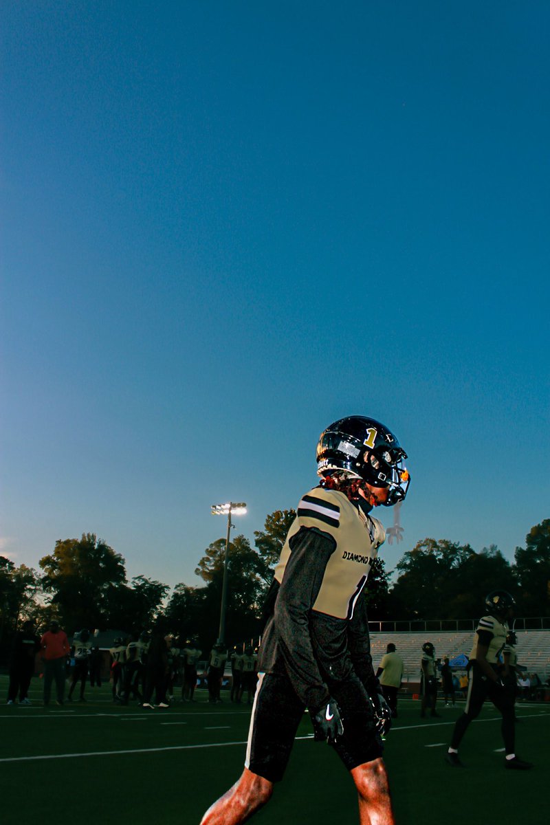 Check out my full season highlights!!Ready to work on the next level!!

hudl.com/v/2TAPG1

<a href="/DiamondHornetFB/">Lower Richland Football</a> <a href="/THEOLWHISPERX4/">THE OL WHISPER</a> <a href="/fastdawg101/">Avery C Fields Jr.</a> <a href="/Bignickle51/">Harry POOCH Curnell</a>