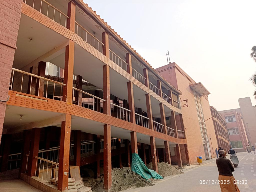 ImAassim's tweet photo. @IKPeshawar Let me share the other side of the picture, the old medical wards will soon be shifted here and we are going to demolish the medical wards. As you can see renovation is in process, halfway through. https://t.co/M6lZ3E0AT1