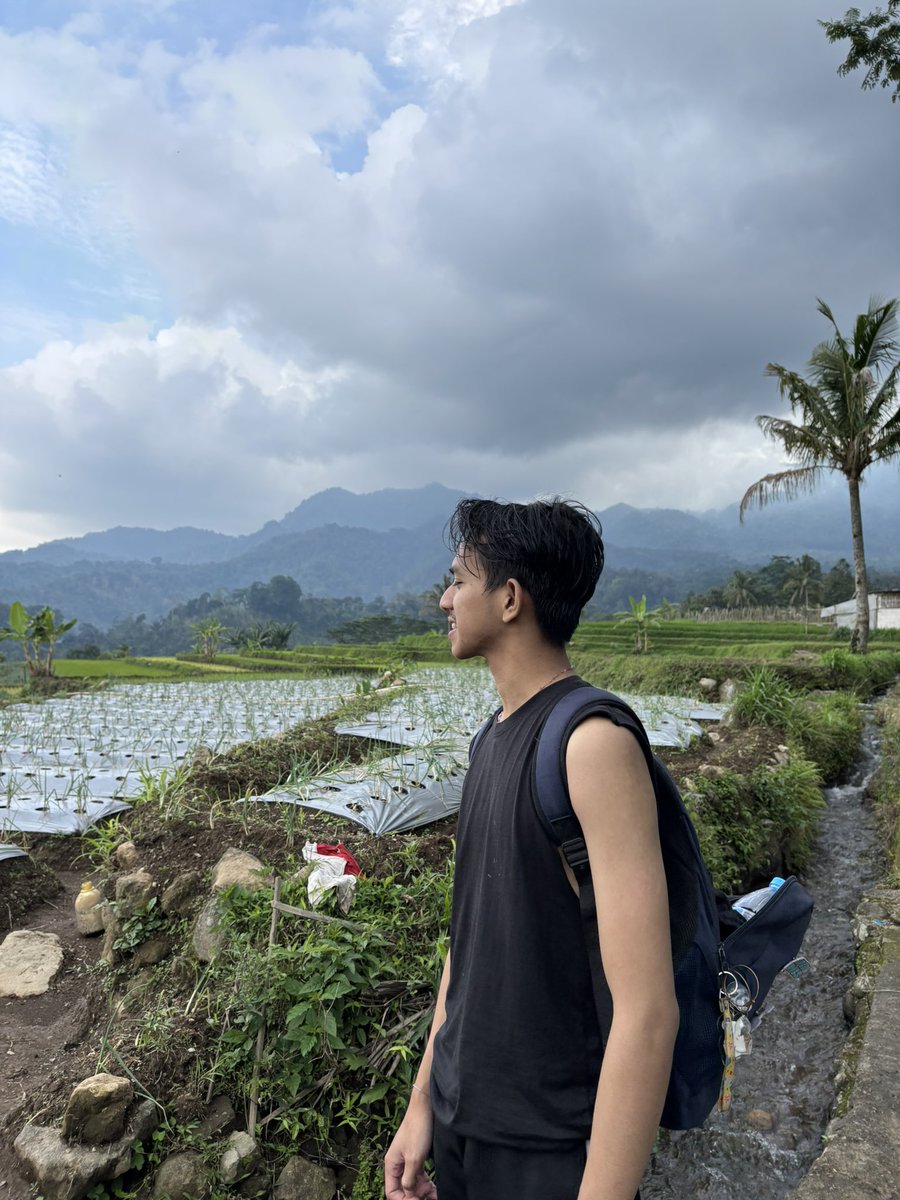 steppenxxwolf's tweet photo. ini abangku, mirip gak? https://t.co/3eBmjOYRWK