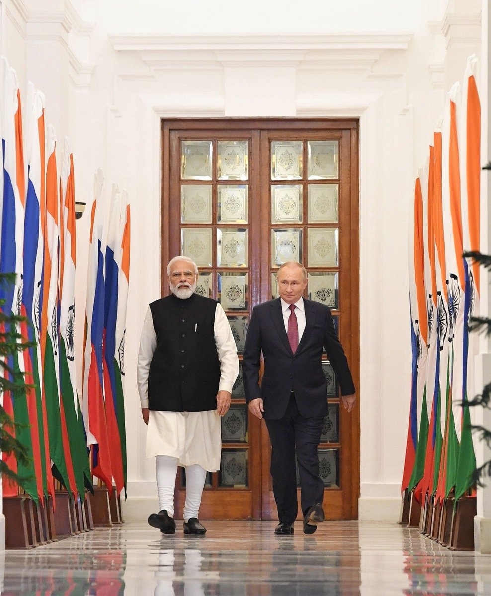SamarthMhetre's tweet photo. Enduring 🤜🤛

#PutinInIndia https://t.co/9NnxLk3lMd