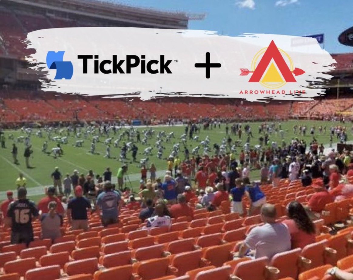 🚨GIVEAWAY🚨

We have partnered with TickPick to giveaway two lower level tickets for this week’s #SNF matchup against the Houston Texans! 

All you need to do to enter:
1️⃣RETWEET
2️⃣FOLLOW <a href="/ArrowheadLive/">Arrowhead Live</a> &amp; <a href="/TickPick/">TickPick</a> 

⏳Giveaway ends 12/6 @ 2pm CST⏳
#Chiefs | #ChiefsKingdom