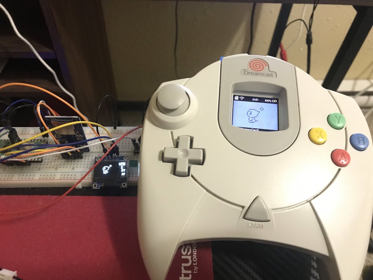LinuxGameDotNet's tweet image. More wireless #Dreamcast controller experiments. This time with the VMUPro displaying the VMU in tandem with Pico2Maple.