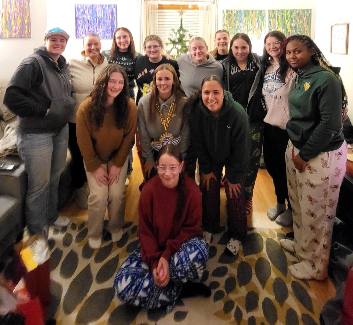 MtMarySoftball's tweet image. Secret Santa Christmas Party in the books🎄🎅🎁 Next up 2026 season🥎💙🪽
#GoBlueAngles