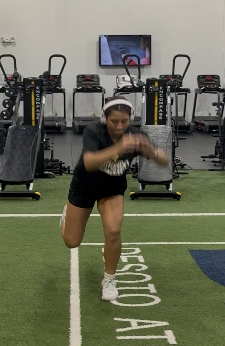 JaylaSites06's tweet photo. Day 12 of my 2-a-days is done, and that completes my first full month locked in with @AlexwebbWebb! Added a mile tonight ✔️ and @the_virtualSC with @NandoSoftball at school! 💪
#TwoADays #TrustTheProcess #SoftballGrind #LockedIn #SoftballLife #GrindSeason #SoftballTraining
@IGPipkin @NandoSoftball @ImpactGoldOrg @HighSchoolOT @LineDsoftball @HighSchoolOnSI @SoftballRecruit @SunilSportsNews
@SoftbalAmerica
@TopPreps @GoMVBSoftball
@ImpactRetweets @PGFnetwork
@PG_Softball @ExtraInningSB
@SoftballDown
@boostsoftball @UnityCoachJosh