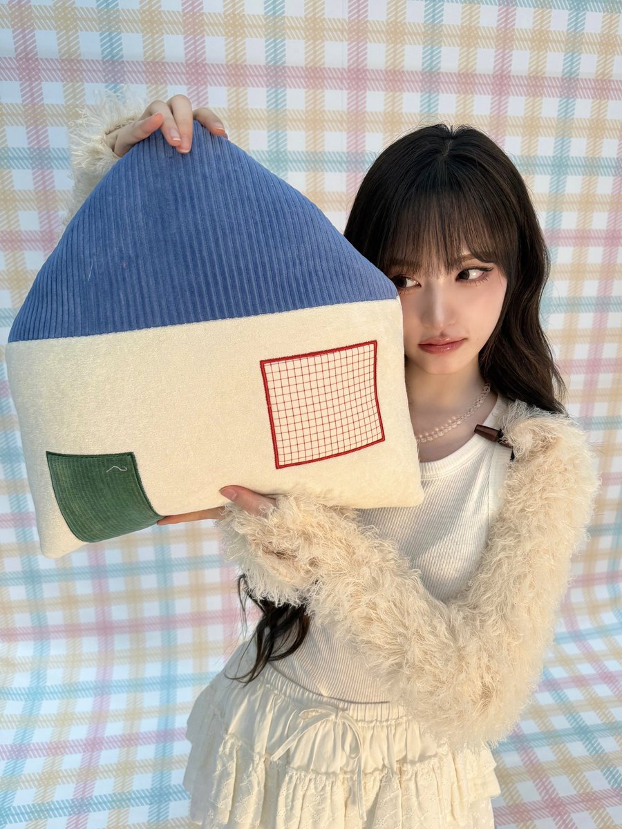 IVEstarship's tweet photo. 📸
🧶.•*¨*•.¸¸ 🐈‍⬛🏠

#IVE #아이브 
#LIZ #리즈 https://t.co/V1Xmg0ZTW5