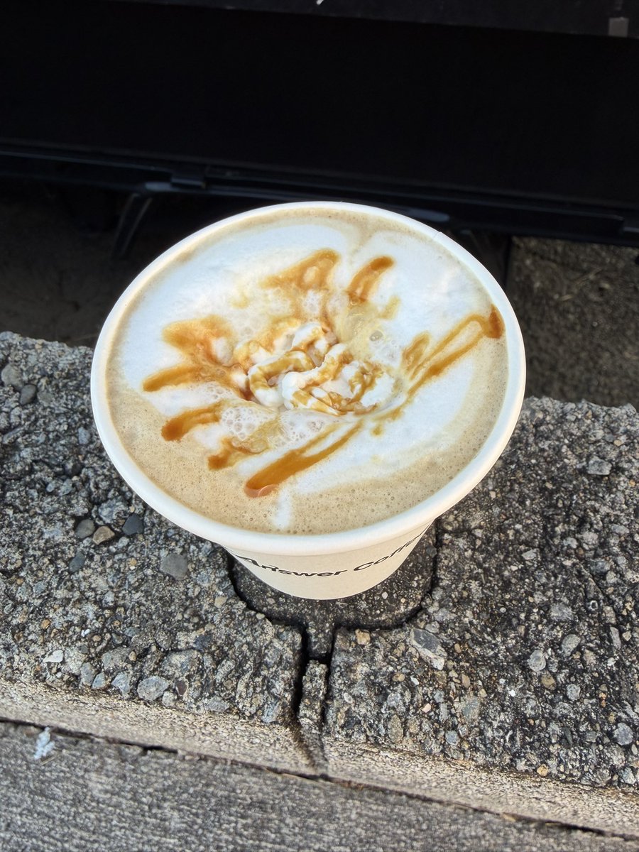 arty_makoto's tweet photo. 塩キャラメルラテ☕︎
うまい!!
#延岡
#AnswerCoffee https://t.co/hJFy0Dek6E