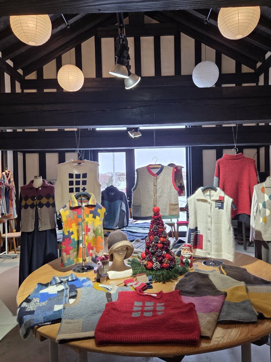 アブサラクリコ　中野とし子　マルチカラーニット 新作できてきました。 人気が出そうな予感がします😅 ニッターさん