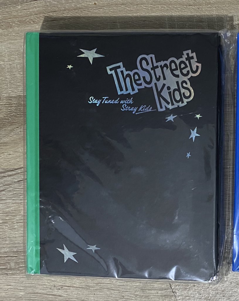 kittyjunpi's tweet photo. want to sell all about straykids

preloved magic school plush 10 cm leebit
no tag + pernah dibawa pergi
💰 230k

diary season greeting 2025
sealed
💰 40k (+10k sticker) 

pc ultramilk
ada bungkusnya
💰 5k each (take all 20k)

include all shopee dan packing, dom cimahi https://t.co/06jg5MnWrx
