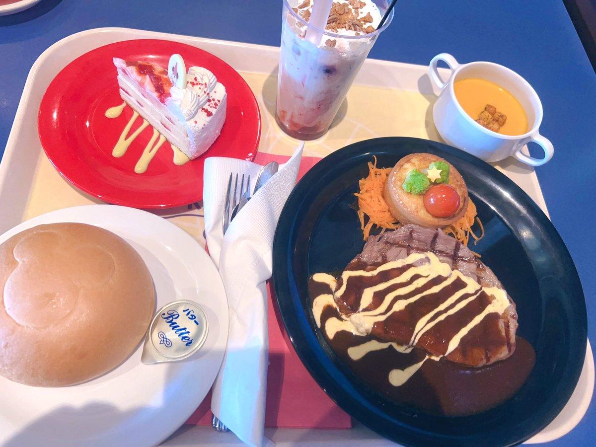 シーでお祝い(∩´∀`∩)💕
今日は乗り物待ヤバすぎるのでグリーティングメイン🤣
ミニーちゃんの可愛さに改めて気付かされた