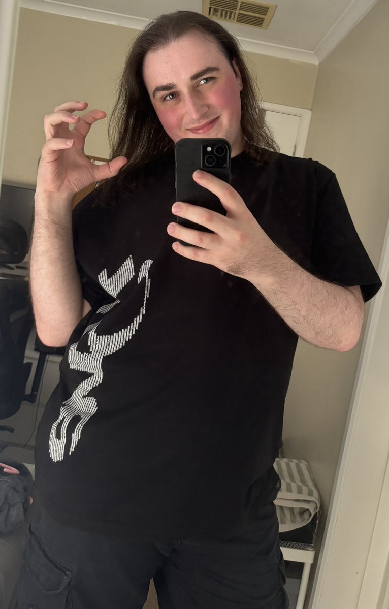 SEEING LADY GAGA OMG (wearing my f5ve shirt to rep the girls)