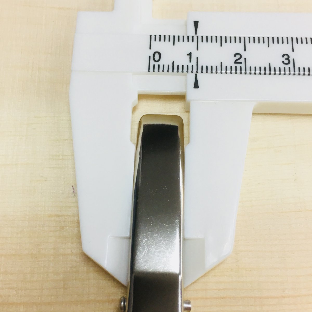 JusParts's tweet photo. 本日のおすすめ。

今回はやっとこピン48mmです。

お子様向けで髪の毛が細い方もクリップズレを防ぐ、髪をとめる便利なアイテムです。

当店では
25個 320円
から販売しております。
お店はこちらから
https://t.co/j5h93ooBzT

#アクセサリーパーツ
#ハンドメイド https://t.co/a16Z8ZZFDR