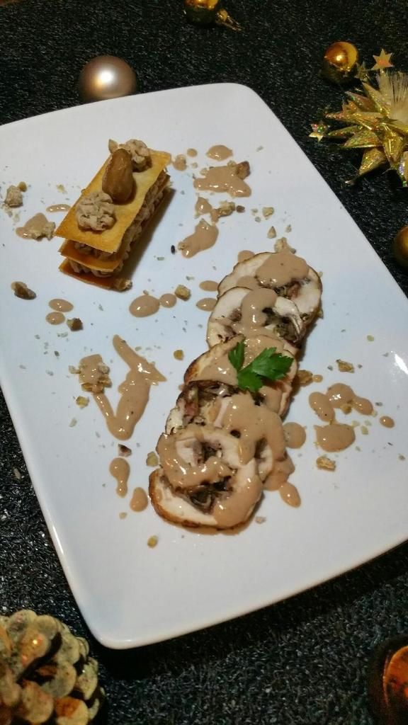 ballottines de poulet sauce foie gras au porto et son mille-feuilles à la purée de châtaignes toc-cuisine.fr/2016/12/poulet… #3 - Recettes Plats via <a href="/TocCuisine/">toc-cuisine</a>