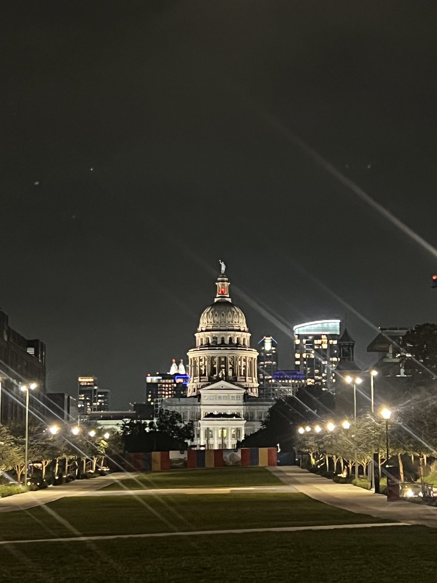 DavidRiosTV's tweet photo. Buenas noches, que esten bien…cerrando el 2025 saludos desde la capital. La persona Que lea este comentario que Dios lo bendiga siempre 🔥🔥🔥 https://t.co/Tm6tbvhZh9