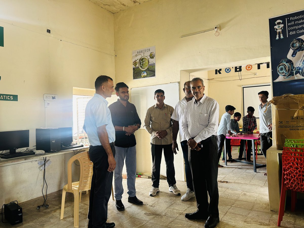 SohanMeghwal11's tweet photo. CBEO sir(Nokha) visited our ATL and ICT Lab.
हमारे लैब में C.B.E.O. सर का दौरा हुआ। उन्होंने हमारे कार्य की सराहना की और छात्रों को प्रेरित किया। यह हमारे लिए गर्व का क्षण था। 🙌♥️@rajeduofficial @EduMinOfIndia @ncert @RCTA_official @casrajasthan https://t.co/BVVbuQdBgP