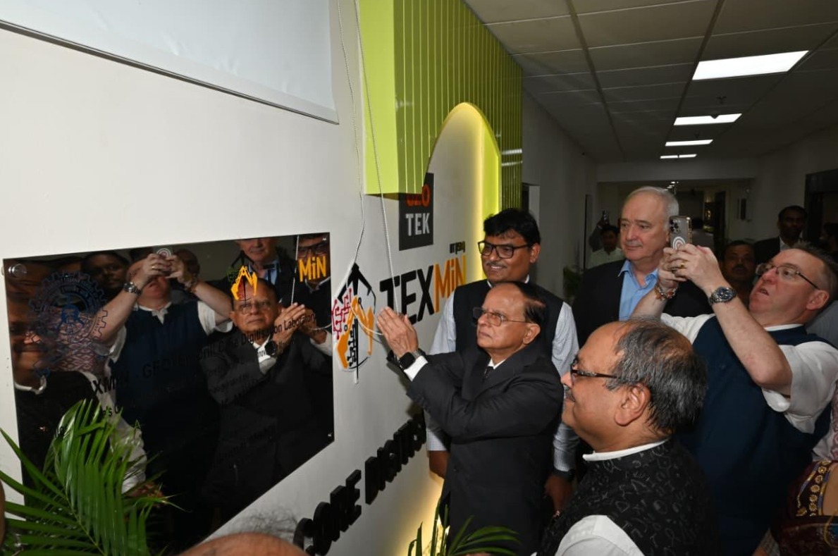 constructioncm1's tweet image. 🔬India inaugurates its first Drill Core Digitisation Lab at IIT(ISM) Dhanbad with #TEXMiN &amp;amp; Geotek (UK) bringing high-resolution imaging, hyperspectral mapping &amp;amp; real-time digital geology to mineral exploration.

🔗constructionmirror.com/texmin-and-geo…

#DigitalGeology #CriticalMinerals #CM