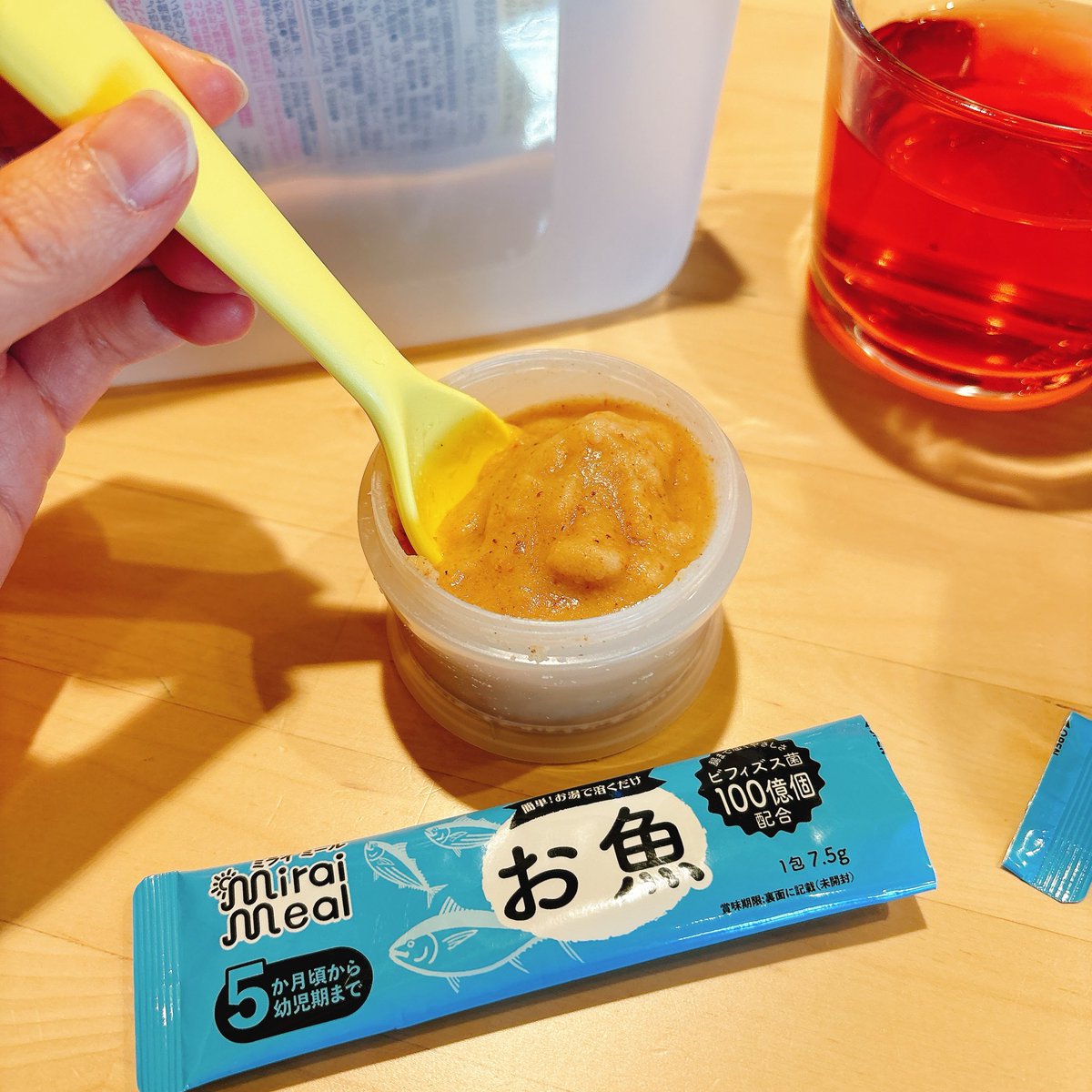 115日目②
角切り野菜・ミライミール(お魚)

レストランでもらった離乳食が野菜系だったから、たんぱく質と炭水化物を補給するためにミライミールを足したよ！
シリコンバッグにミルクストッカーと一緒に入れておくと、もらった離乳食に合わせて足りない栄養を補えて便利🫶🏻💕