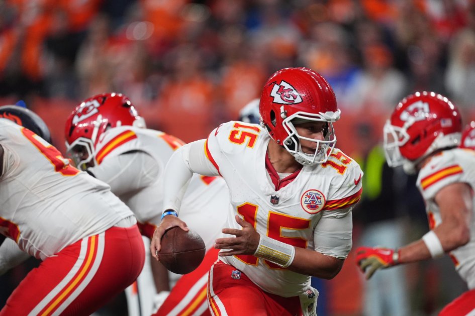 free_daizzy's tweet photo. NFL Week 14 brings key playoff-deciding showdowns! Don't miss Cowboys vs Lions, AFC South battles, and more NFL action all week on TSN!    https://t.co/t0g2KNXGbG https://t.co/DROhPHc4am