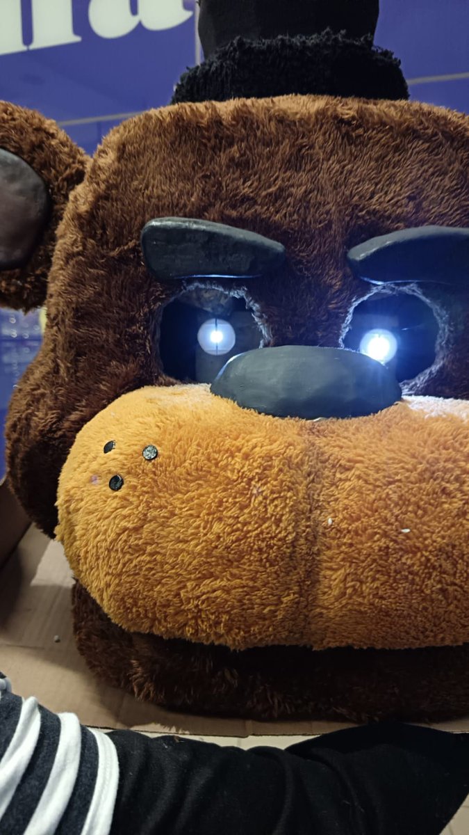 Florhinata53106's tweet photo. Logré terminar a Freddy para la película. Me dolieron los brazos, pero valió la pena

#FNAFMovie2 #fnaf2movie  #fredd https://t.co/gkBSHHUslT
