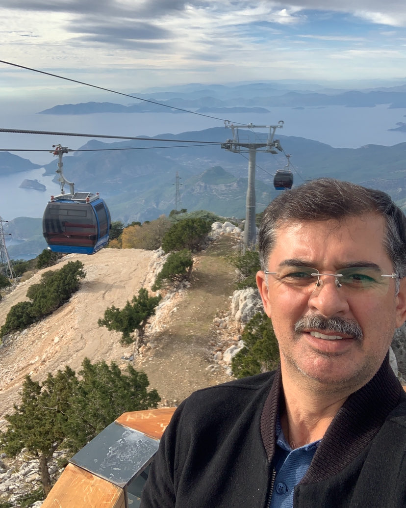 Rasûlullah(s.a.v.) şöyle buyurdu: 
“Allah‘ın (c.c.) emir ve yasaklarını gözet ki Allah(c.c.) da seni gözetip korusun.” 
(Tirmizî, Kıyâmet, 59)
Cuma’nın hayrı ve bereketi hepimizin üzerine olsun.