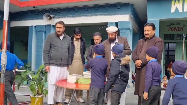 Saadism_'s tweet photo. @CSKPOfficial Sir, it was because of you that the students received their books the very next day. I never thought things could happen so fast in Pakistan. You make sure the voice of the common man is heard. Keep up your great work. https://t.co/gRIiJbqaJM