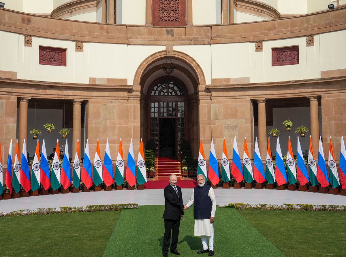 TheDailyPioneer's tweet image. PM Narendra Modi reaffirmed India’s support for peace in Ukraine during talks with Russian President Vladimir Putin, saying India “is not neutral” and stands with global efforts to end the conflict.

The 23rd India-Russia summit focused on defence ties, trade, small modular…