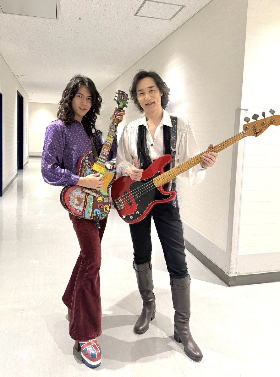 htogi999's tweet photo. DIAMOND BRIDGE 国際フォーラムA   ちっちと出演！
とっても楽しかった！若いアーティストたち、ダイアモンドユカイさんとのコラボもあってお祭り気分！
珍しくベースも弾いたし歌も歌ったよ！
XY、高橋颯、木本慎之介、みんな素敵だった！

#xy
#高橋颯
#木本慎之介
#ダイアモンドユカイ
#東儀典親 https://t.co/oBgFQNf7Zx