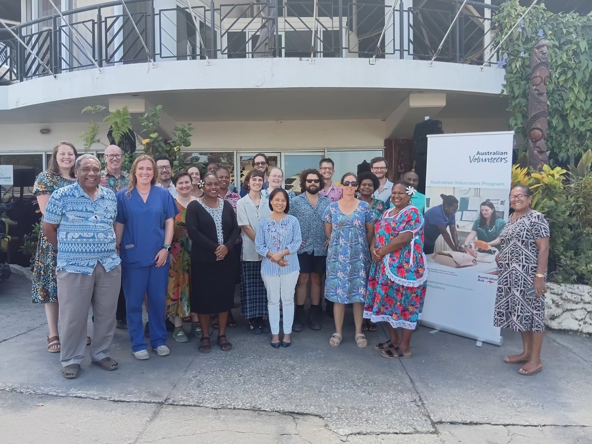 AusHCVanuatu's tweet photo. Happy International Volunteers Day! To all the @AusVols  who are currently serving or have served in Vanuatu, thank you for sharing your passion, skills and expertise. Together we’re building lasting change and stronger connections 🇻🇺🤝🇦🇺 https://t.co/G5a6ZqOanX