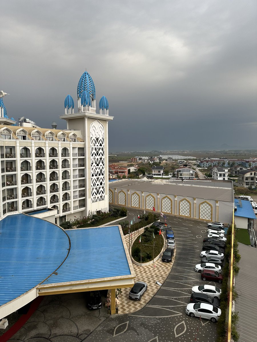 За окном дождя нет но что-то надвигается🥺