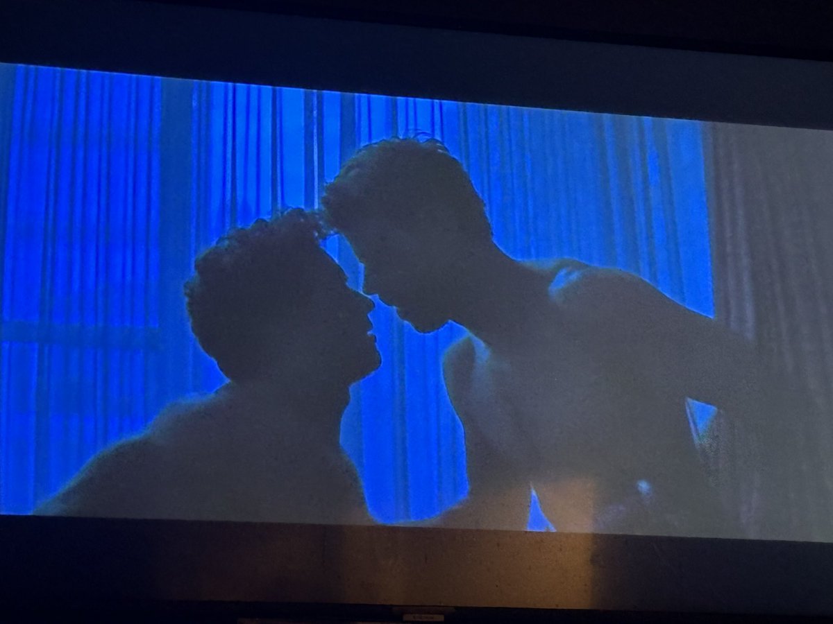 bingenerd4812's tweet image. Thank you HBO for fixing the lighting before this new episode! #HeatedRivalry #Skip #Episode3 #HeatedRivalrySpoilers