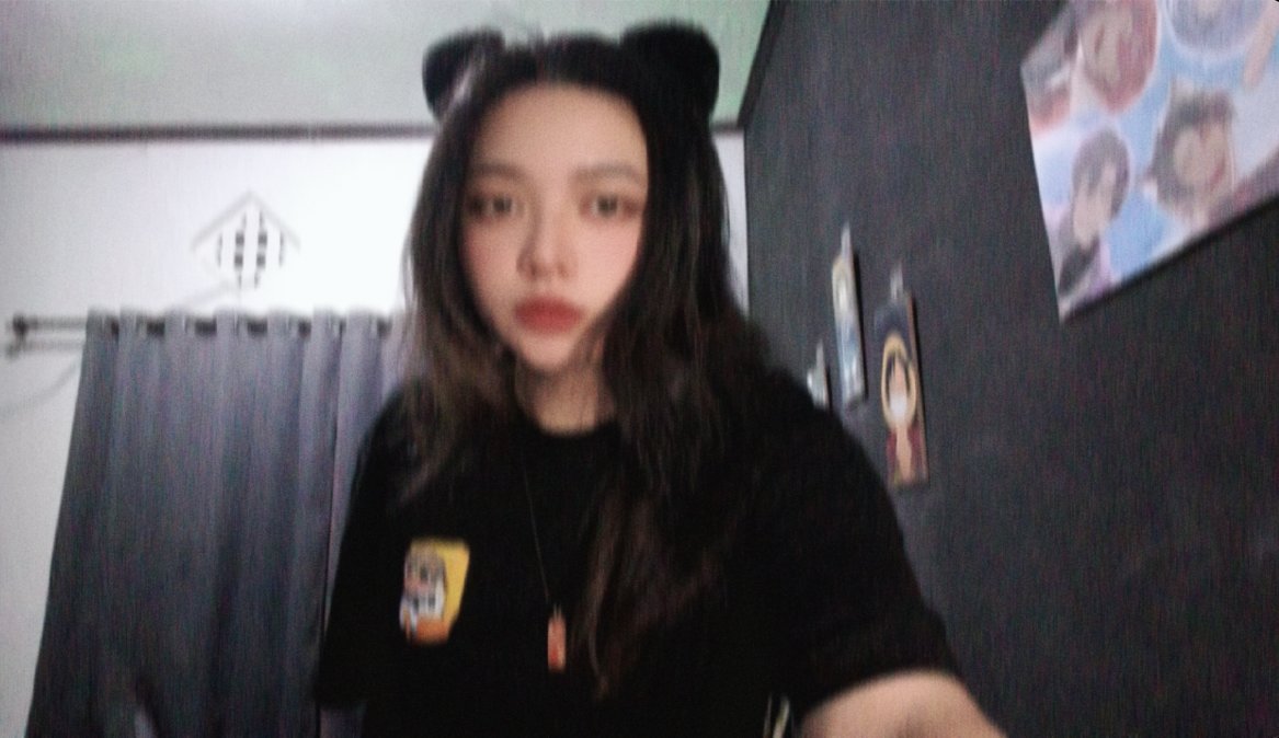 adorablekumiko's tweet photo. Pagi² si mama menegurku:
"Dek, bajunya kok BERAK gitu tulisannya?" 👀

Anyway~
Akhirnya Krow sampe rumah juga 🙌🏻
Cakep bgt merchnya 😍
T-shirtnya nyaman bgt dipake sumpaaa
Gak nyesel terkena genjutsu si Krow Krow itu
Thank you @ShinukaID udah buat merch dgn quality sebagus ini 💕 https://t.co/hOO4UJzXxQ