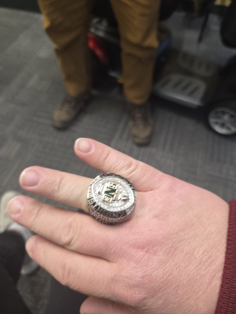 Logan Sande tweet media