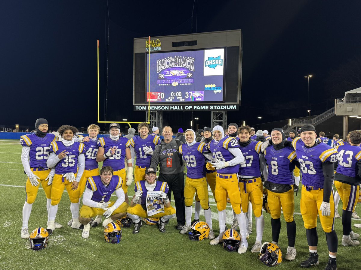 Coach_Ochs's tweet photo. Special group of LB’s.  Unselfish doesn’t even to define this group.  Deep, talented, great teammates.  Nobody cared who played, they had each other’s back all season long.  No different tonight running it back to back.  

#LBs #DUDES

🏈💪🏼🦅💍 https://t.co/Fv7cGd4Za8