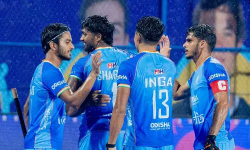 LiveTamil87647's tweet photo. Junior World Cup Hockey: India vs Belgium in quarter finals

https://t.co/angI6pThGF https://t.co/ZivF7Gufnp