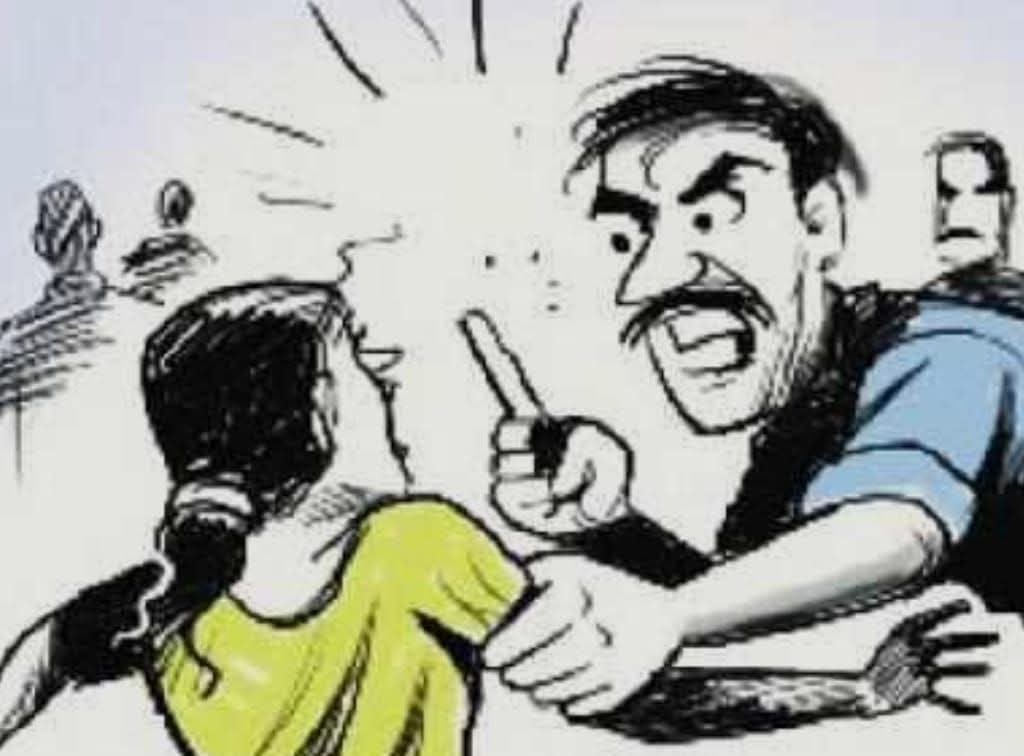 Newskarnataka's tweet image. ಹಣಕಾಸಿನ ವಿಚಾರವಾಗಿ ಮಹಿಳಾ ಉದ್ಯಮಿ ಮೇಲೆ ಹಲ್ಲೆ, ನಿವೃತ್ತ ಎಸ್ಪಿ ಸೇರಿದಂತೆ ಮೂವರ ವಿರುದ್ದ ಪ್ರಕರಣ ದಾಖಲು

#financialmatters #assault #police #newskarnataka

kannada.newskarnataka.com/crime/woman-bu…