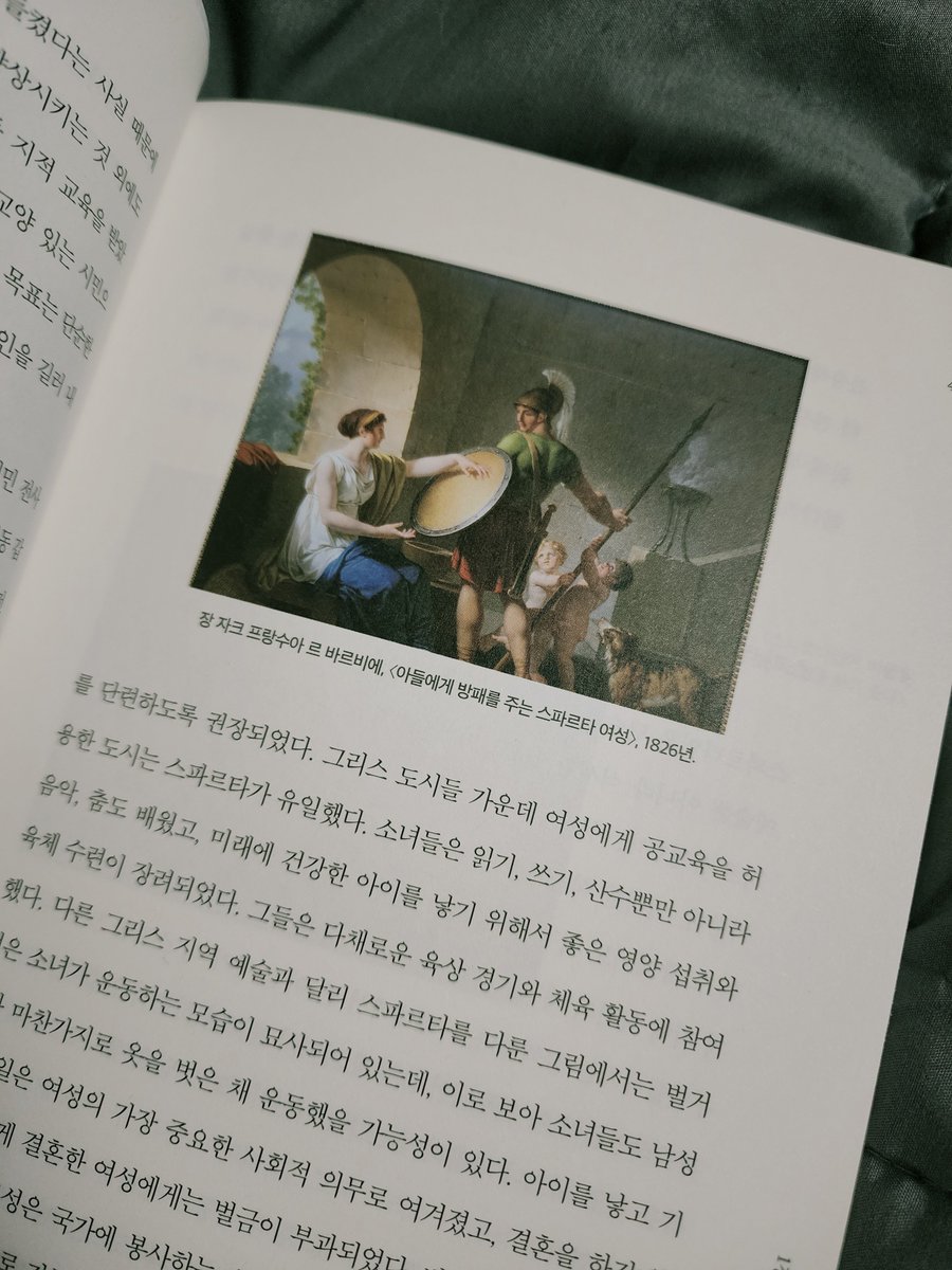 f4rewellnever's tweet photo. 시간을 읽는 그림을 블랙피쉬에서 진행한 서평단에 참여해 받았어요. 소설이랑 시 아니고서야 진짜 안 읽는데 문학 작품에 하도 그림 이야기가 나와서 이러다가는 더 깊은 이해를 하지 못할 거 같아 부족한 예술 지식을 채우려고 신청해봤습니다. 😅
#시간을읽는그림 #예술책 #세계사 #김선지작가 https://t.co/fLgn2DWkG9