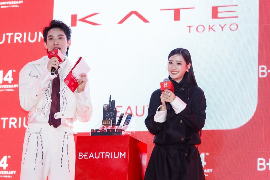 Tu_ttwOfficial's tweet photo. 🖤❤️
.
IG : Tontawan : Update
.
TU x KATE BEAUTRIUM 14th
#KATExTU
#KATETokyo #KATExBT
#BEAUTRIUM14thAnniversary
#tontawan #intuyou https://t.co/H2CAND1yPO