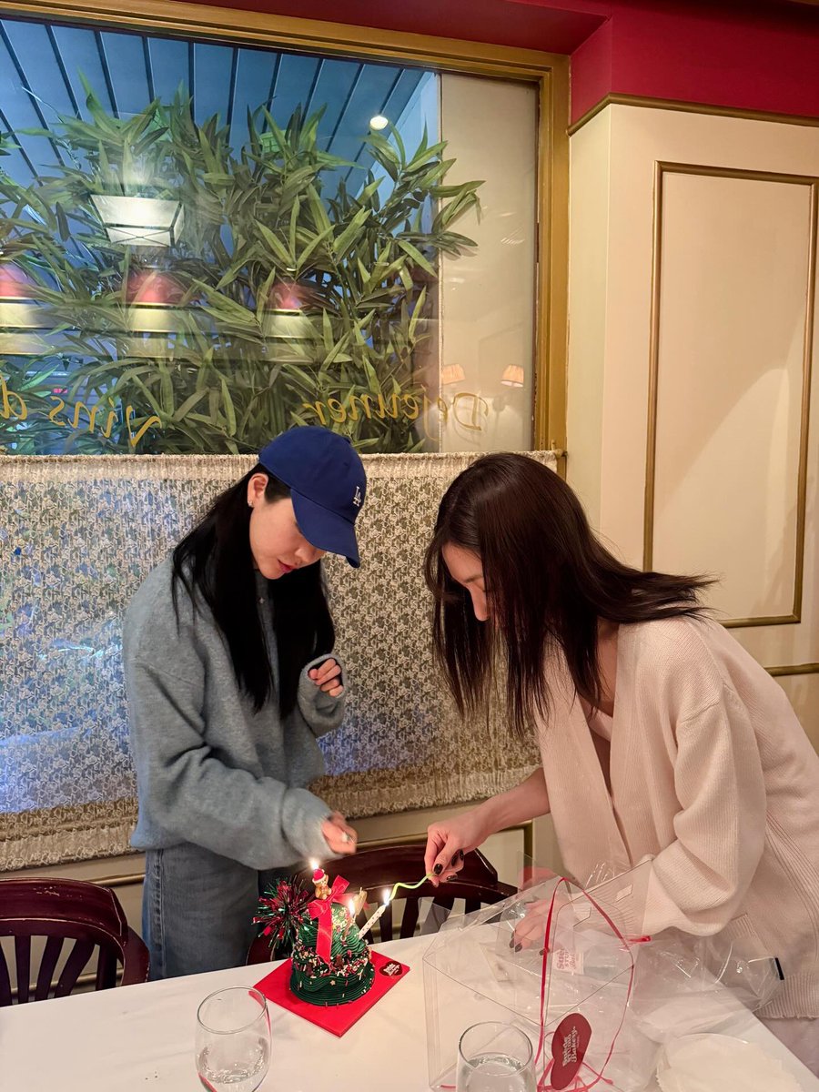 [INSTAGRAM] sooyoungchoi:

HBD @/yulyulk 🎂🎄😘

instagram.com/p/DR3uDGokt00/