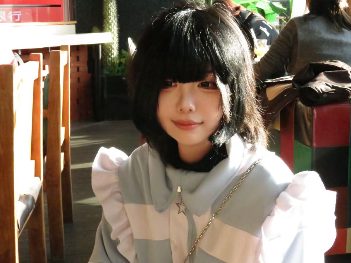 Sarina_bb2's tweet photo. 好累，好无力，想当一只���圈养的狗狗，每天迎接着主人回家而激动。最开心的时刻就是等待被主人牵出去溜，看到主人拿出牵引绳那刻，开始止不住的情绪兴奋。不用管，不用想，不要在意他人。 https://t.co/hcr06iyqM4