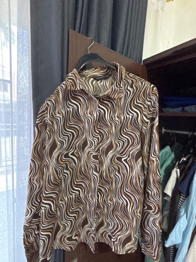 bajinganloee's tweet photo. WTS PRELOVED Kemeja the executive size L (max ld 100 cm) 
bahannya jatuh adem banget 
65k nett
Bisa oren cod yaa https://t.co/xQDnmWEDl8