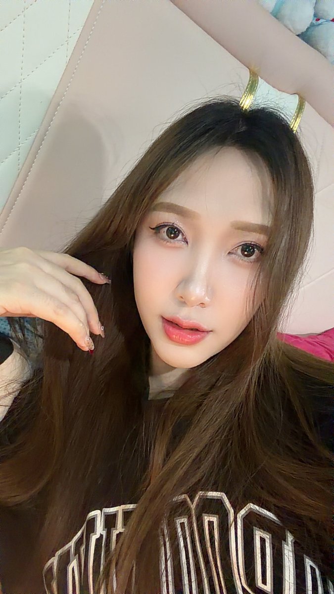Emily169168's tweet photo. 🩷💸💎🦋 https://t.co/5Tm37akKR9